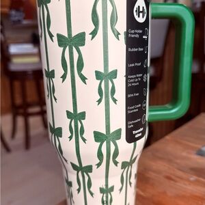 HydroJug Green and Cream Bow Holiday tumbler NEW